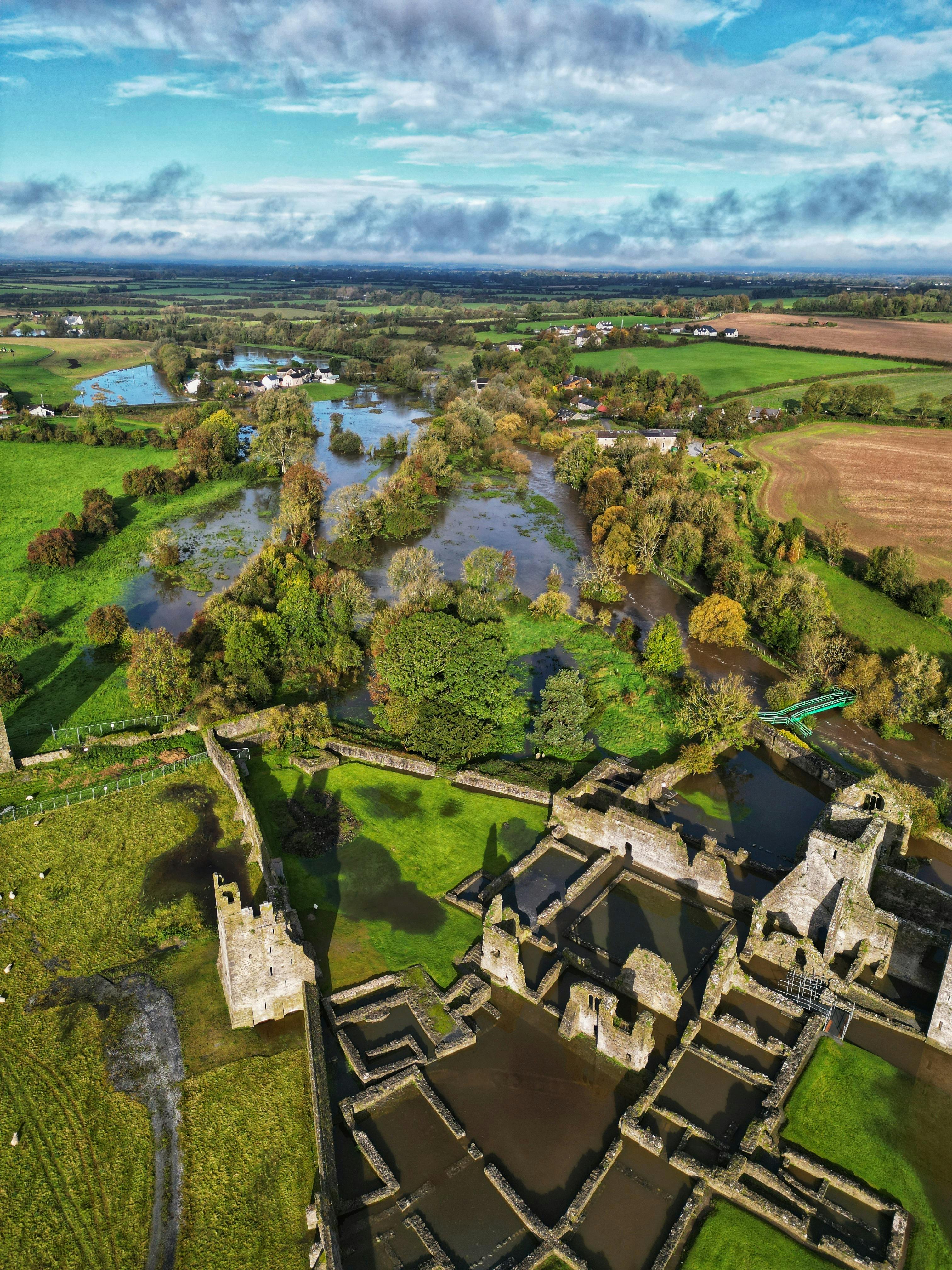 Photo by Jay's Photography: 
https://www.pexels.com/photo/landscape-with-a-castle-ruin-18863142/